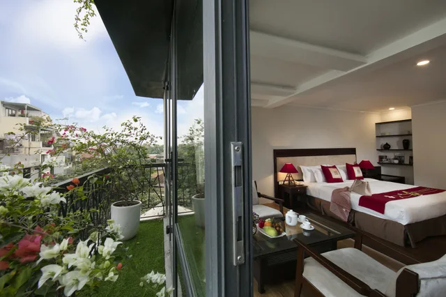 جناح رباعي بسريرين كوين بإطلالة على المدينة بشرفة، Au Coeur D Apos Hanoi Boutique Hotel 3/4