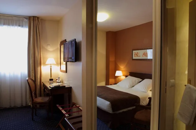 غرفة تنفيذية بسرير كوين، Amiral Hotel 2/2
