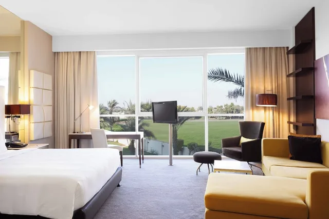 Studio, Queen Bed, Kitchenette, Centro Sharjah Rotana 3/8