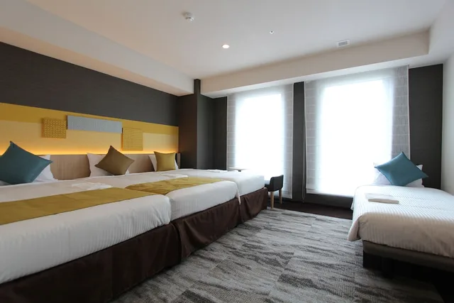 غرفة عائلية بسريرين منفصلين مع سرير سحّاب إضافي مع أريكة، KOKO HOTEL Tsukiji Ginza 3/8