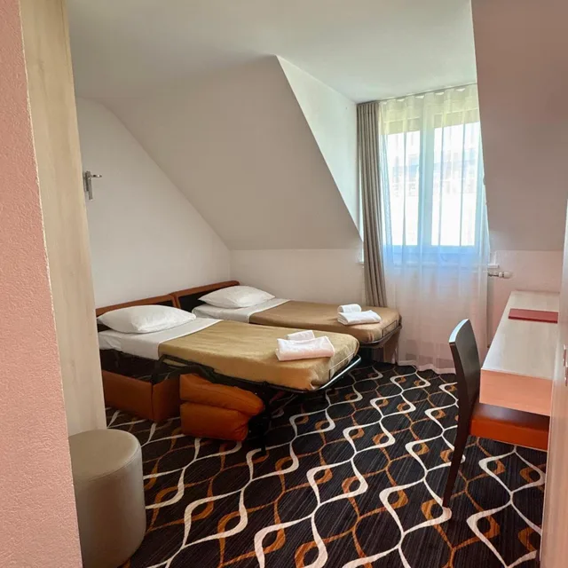 جناح جونيور بسرير فردي، Eden Hotel 5/7
