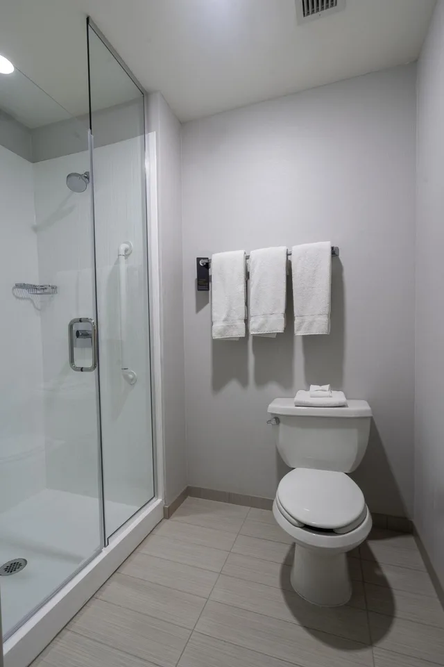 غرفة بسرير كينج، Courtyard by Marriott Cleveland Willoughby 9/10