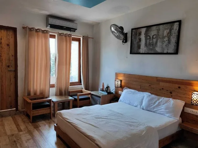 غرفة ديلوكس بسرير مزدوج، Hill Top Swiss Cottage 1/10