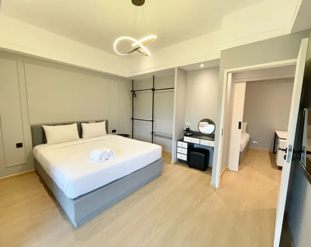 جناح سيغنتشر بسرير كينج وسريرين منفصلين، Boss Mansion Residence 1/6