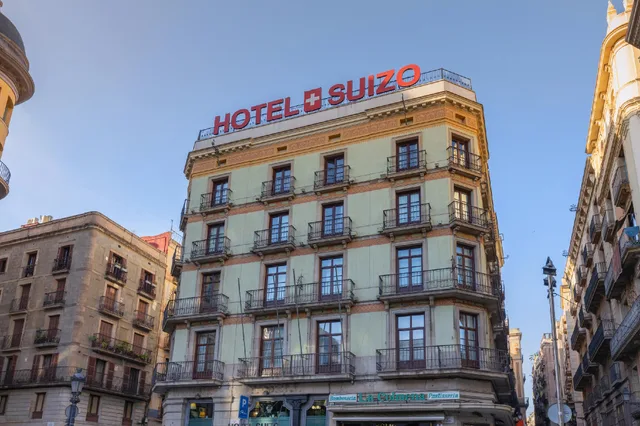 Hut، Hotel Suizo 1/1
