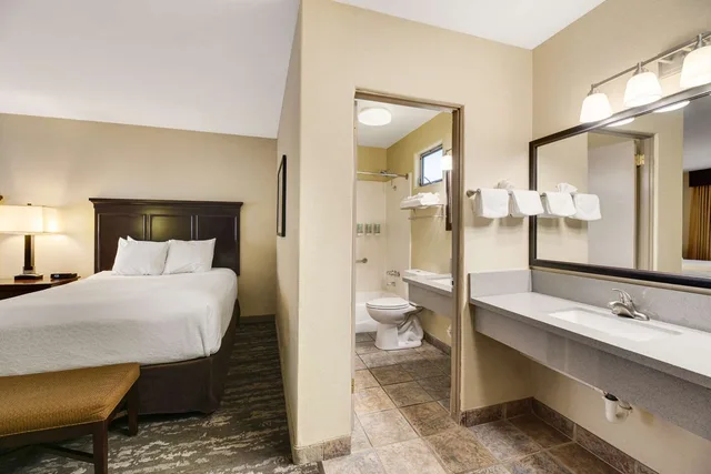 غرفة كبيرة بسريرين كوين، Best Western Frontier Motel 8/8