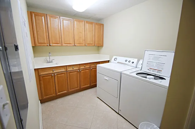 Condo, Murphy Bed, 2 King Beds, 2 Queen Beds, Pool Access, Escapes! To The Shores Orange Beach, A Ramada by Wyndham 7/7