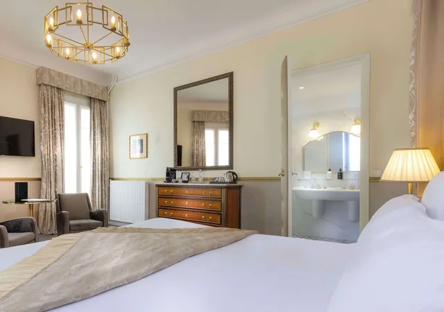 جناح جونيور بسرير كوين، Hotel Claridge 8/10