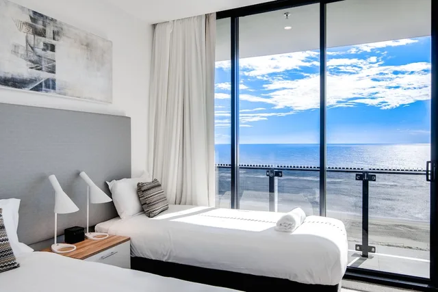 3 Bedrooms, Apartment, Twin Beds, 2 King Beds, Ocean Front, High Floor، Iconic Kirra Beach Resort 5/9