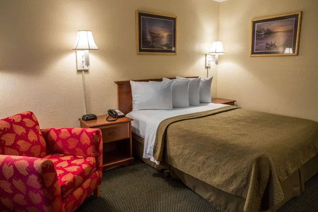 غرفة بسرير كوين، Quality Inn Elizabeth City near University 4/4