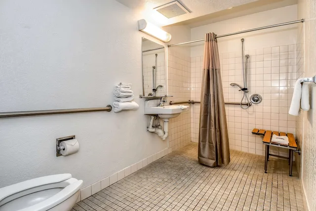 غرفة ديلوكس بسرير مزدوج لذوي الإعاقة، Motel6 Corona, CA - Norco 8/8