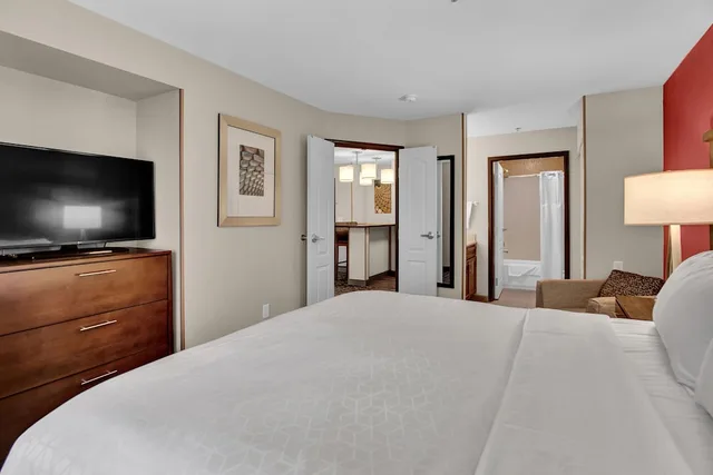 جناح بسرير كينج وسريرين كوين بغرفتي نوم بمطبخ لذوي الإعاقة، Staybridge Suites Salt Lake-West Valley City 3/7