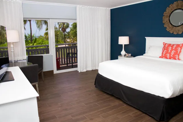 Room, King Bed, Resort View, Banana Bay Resort and Marina 5/10