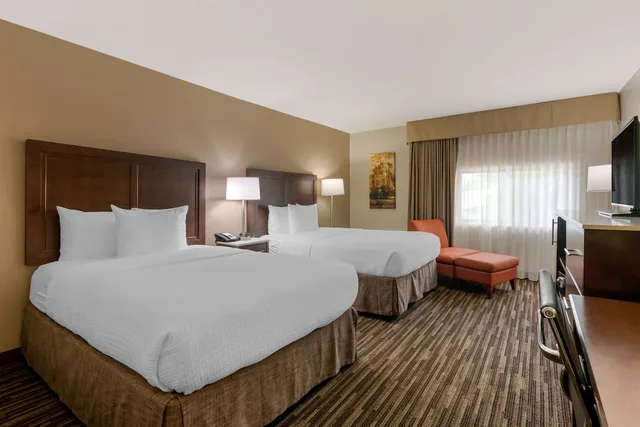 غرفة قياسية بسريرين مزدوجين بشرفة، Best Western Plus North Miami Bal Harbour 6/10