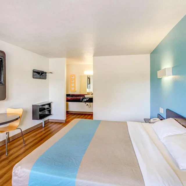 غرفة بسرير كينج لذوي الإعاقة، Motel6 Waco, TX - Lacy Lakeview 5/8