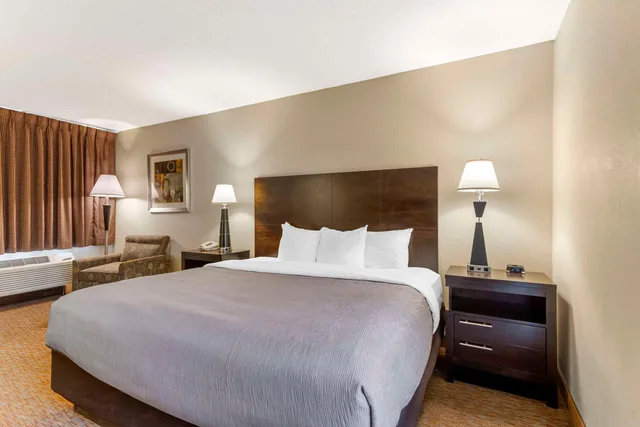Upgrade, Queen Bed, Smoking, Quality Inn Cordele 6/7