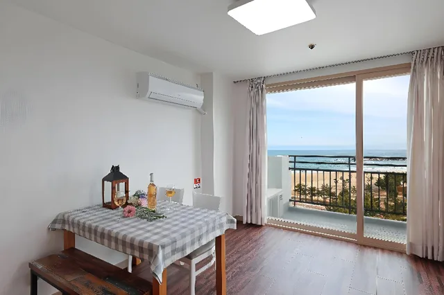 Condo, Spa, Water, Queen and Twin Beds, Lateral Side Ocean View, Terrace، Ocean To You Resort Sokcho Seorak Beach Hotel And Condo 3/3