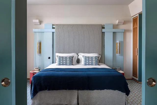Suite, Regina Experimental Biarritz 1/2