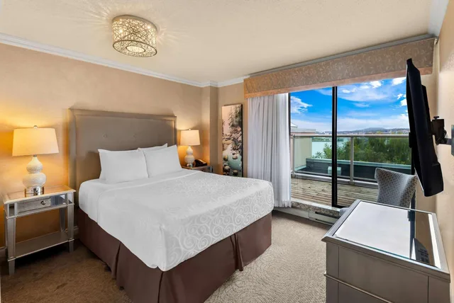 جناح بإطلالة على المرفأ بغرفتي نوم، Best Western PLUS Inner Harbour Hotel 1/9