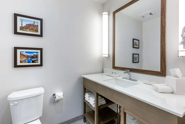 جناح بسرير كينج، Comfort Suites Scottsdale Talking Stick Entertainment District 5/5