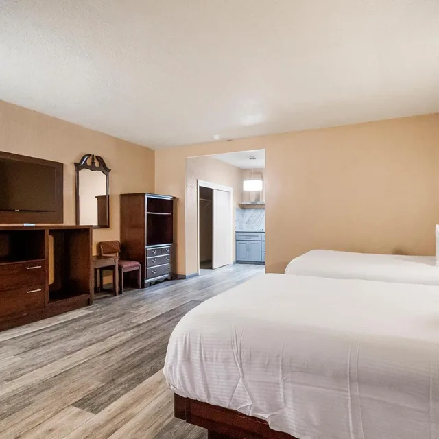 جناح بسرير كوين، Country Inn Sonora 4/9