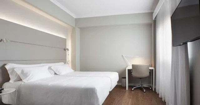 غرفة بسرير مزدوج بإطلالة على المدينة، Nh Las Palmas Playa Las Canteras 1/4