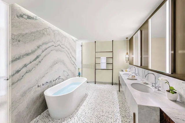 Mandarin, Suite, King Bed، Mandarin Oriental Lago di Como 2/2