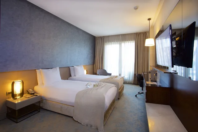 غرفة قياسية بسريرين منفصلين بإطلالة على المدينة بغرفة نوم واحدة، Dosso Dossi Hotels and SPA Downtown 5/8