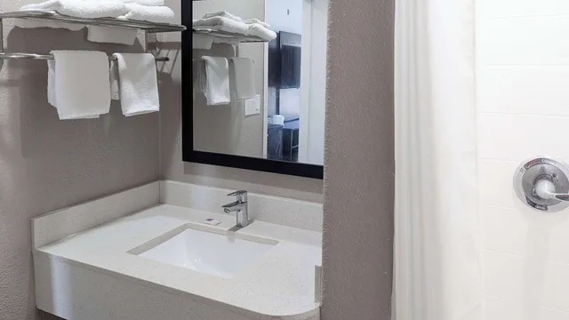 غرفة قياسية بسرير كينج، Motel6 Victoria, TX 2/2