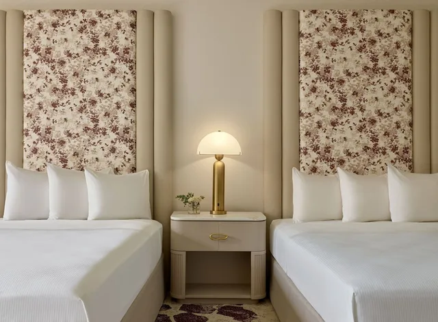 غرفة تنفيذية بسريرين كوين، Royal Park Hotel 3/7