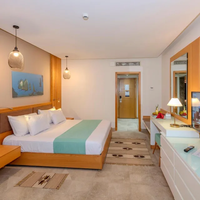 غرفة بسرير كينج بإطلالة جزئية على البحر، Lahami Bay Beach Resort And Gardens 3/5