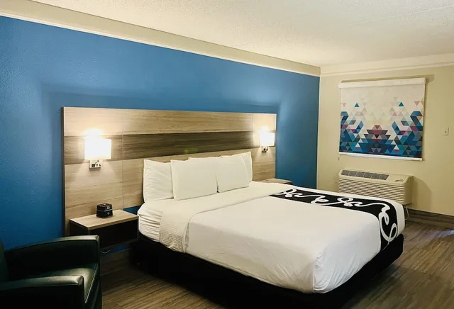 غرفة ديلوكس بسرير كينج، Ramada by Wyndham Westminster Denver 4/7