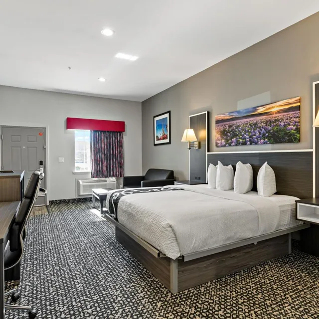 غرفة بسرير كينج، Paris Inn Suites 1/10