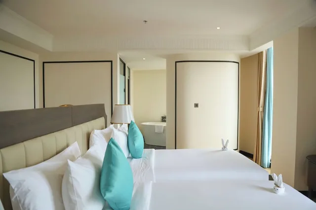 غرفة بريميير ديلوكس بسريرين منفصلين، Charmant Suites a Boutique Hotel Can Tho 2/4