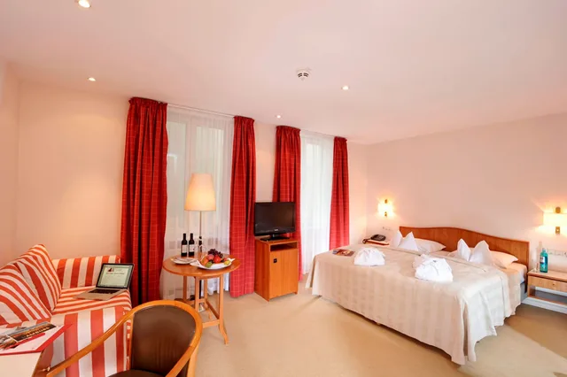 غرفة عائلية ثلاثية بسرير مزدوج مع أريكة، Baseler Hof Hotel 2/6