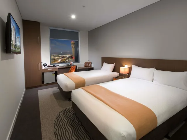 Standard, 1 Double and 1 Single Bed, ibis Brisbane Airport Hotel 1/4
