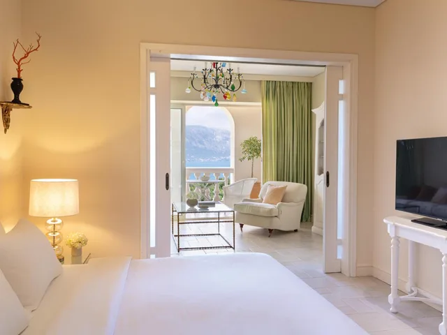 جناح ديلوكس بسرير مزدوج بإطلالة على البحر في المبنى الرئيسي، Grecotel Eva Palace 3/8