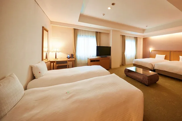 غرفة بريميوم رباعية بسريرين منفصلين، Pacific Hotel Okinawa 1/3