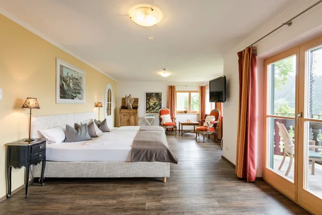 جناح بسرير كينج بإطلالة على البحيرة بشرفة بغرفة نوم واحدة مع أريكة، Exclusive Hotel Der Westerhof 6/10