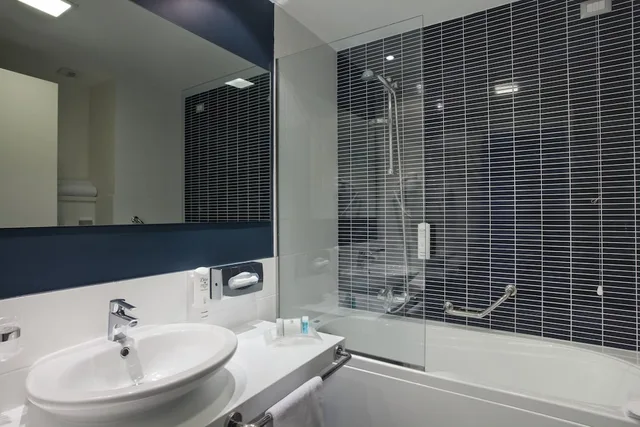 غرفة بريميوم بسرير مزدوج، Holiday Inn Milan Nord Zara 5/7