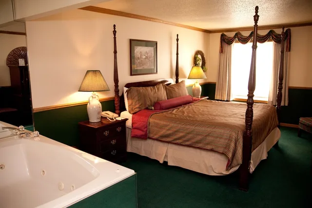 Theme, Standard, King Bed, Jetted Tub، Best Western Dodgeville Inn & Suites 3/4