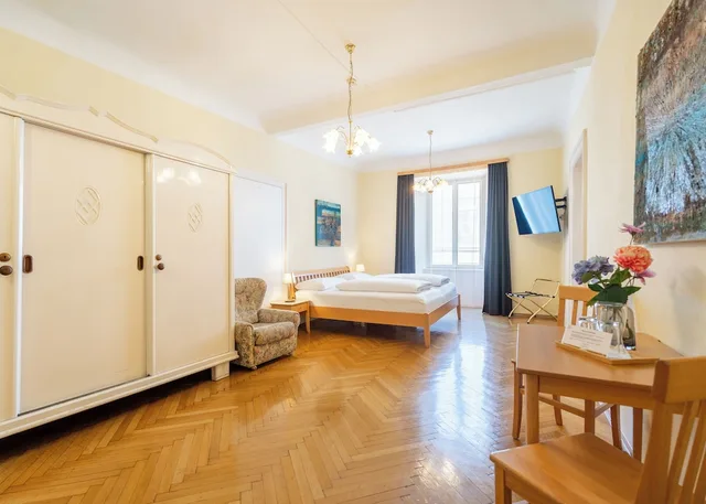 Family Suite, 1 Single and 2 Double Beds، Hotel Mariahilf 7/10