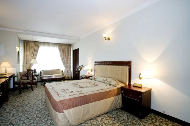 جناح بسريرين كينج، Hotel Sarina 7/10