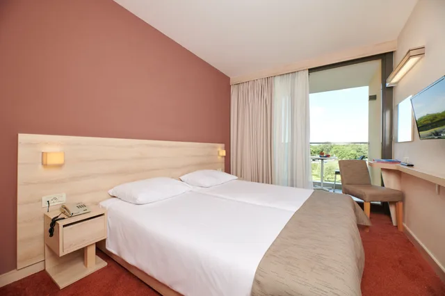 Connecting, Classic, 4 Beds, Balcony, Park Side، Hotel Materada Plava Laguna 2/3