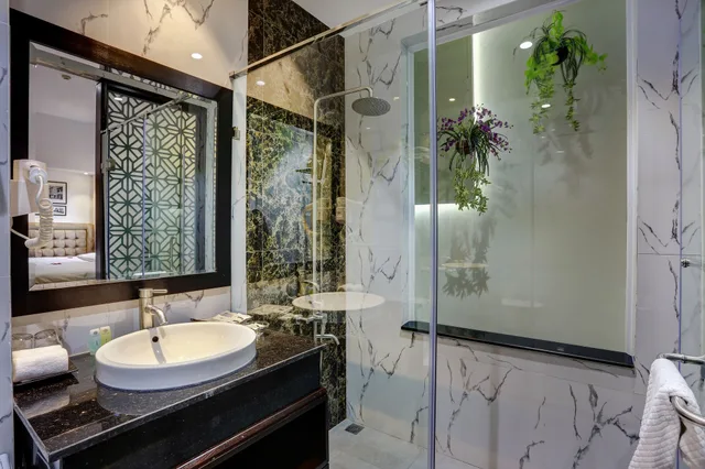 غرفة متصلة بسرير كوين وسريرين منفصلين، Hanoi Marvellous Hotel & Spa 4/5