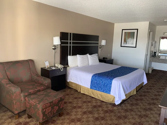 غرفة بسرير كينج لذوي الإعاقة، Travelodge By Wyndham Killeen/Fort Hood 2/4