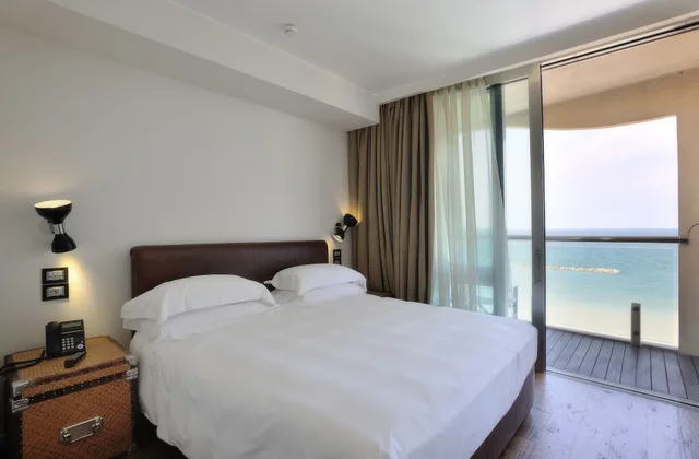 جناح جونيور بسرير كوين بإطلالة على البحر مع أريكة، Excelsior Hotel, Spa & Lido 2/7