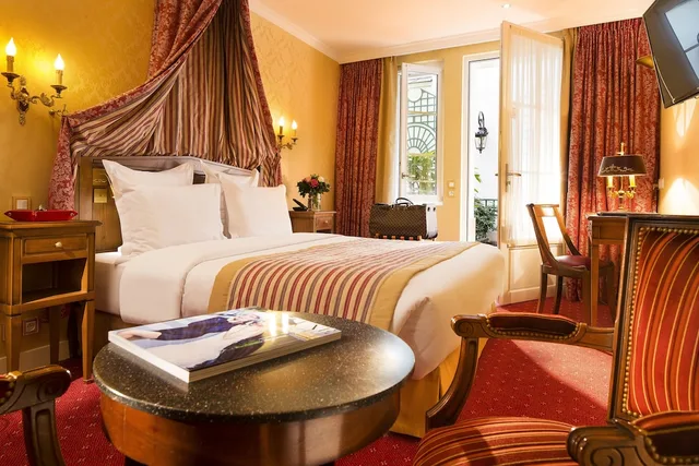 غرفة ديلوكس بسرير كوين، HOTEL DE VARENNE 6/8