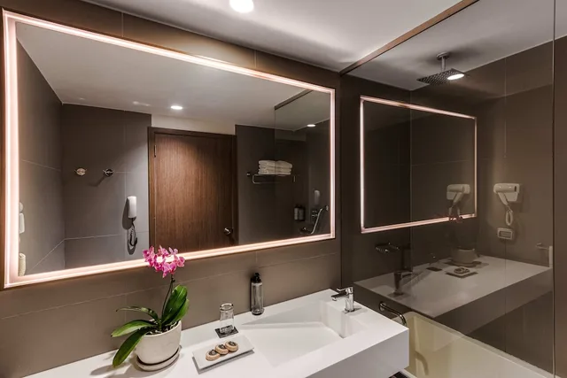 غرفة بسرير كينج، Dazzler By Wyndham Lima San Isidro 3/5