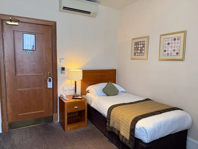 غرفة مفردة بسرير فردي، Angus Hotel 1/7